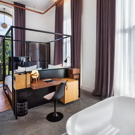 One Shot Tabakalera House Hotel