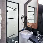 Hotel One Shot Tabakalera House