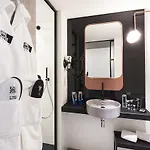 One Shot Tabakalera House 4*