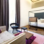 One Shot Tabakalera House 4*