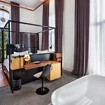 One Shot Tabakalera House Hotel