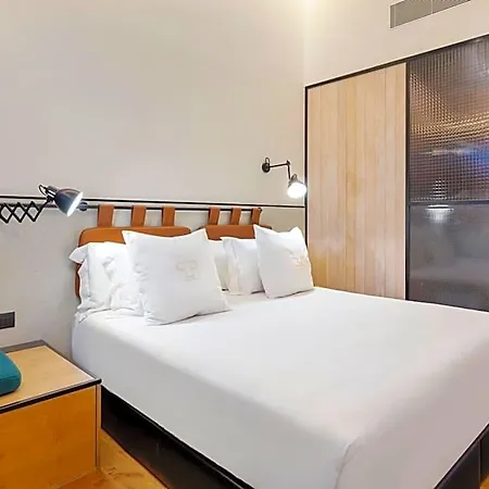 One Shot Tabakalera House 4*