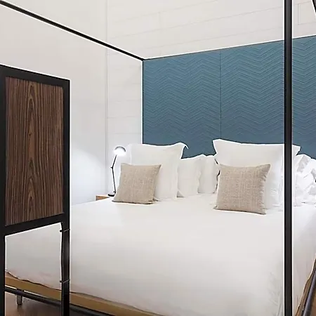 One Shot Tabakalera House Szálloda