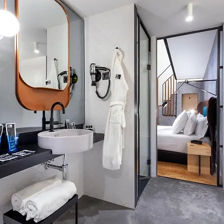 Szálloda One Shot Tabakalera House 4*