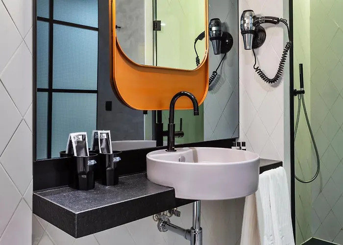 One Shot Tabakalera House Hotel 4*